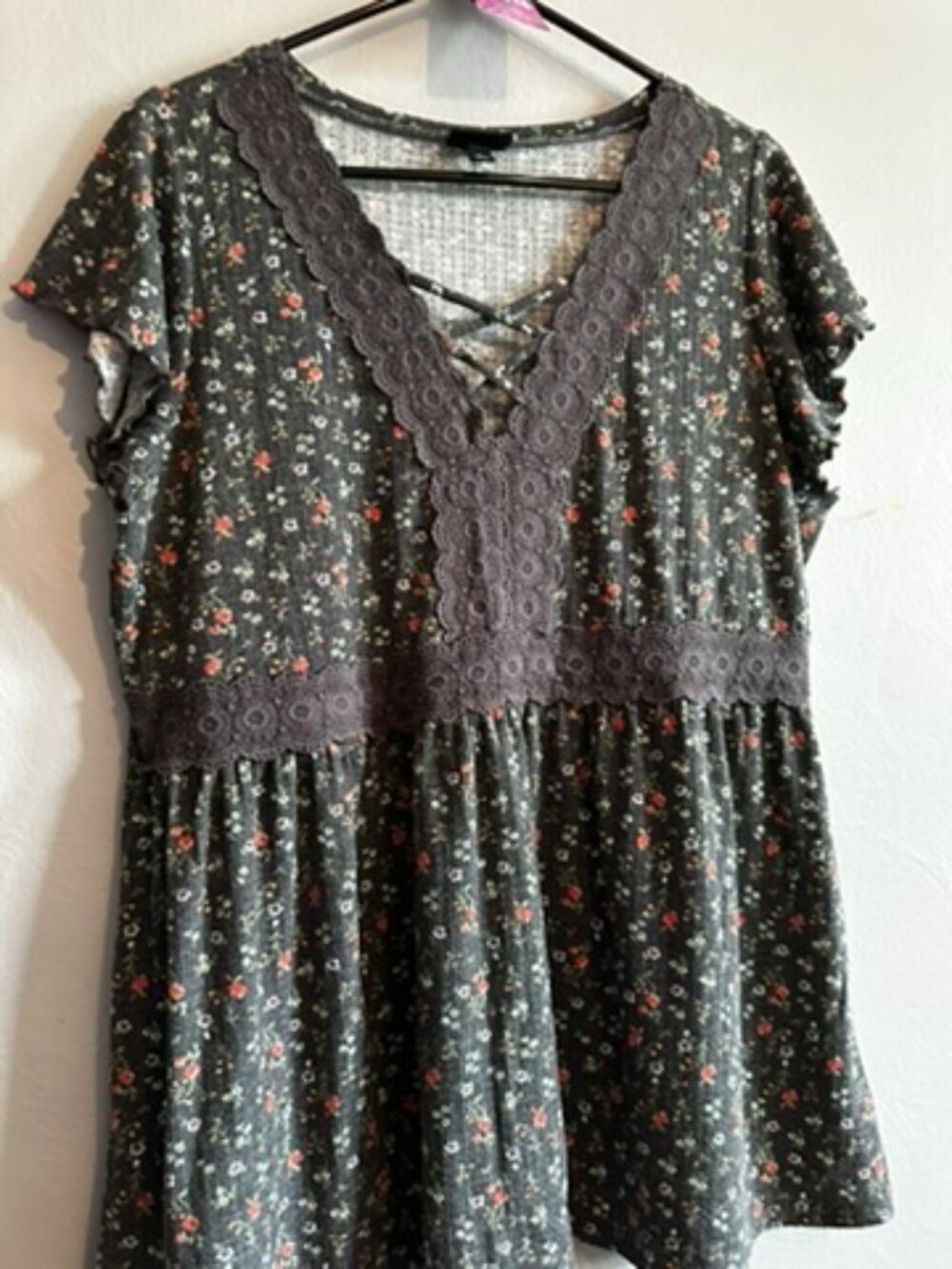 Torrid Gray Floral Top - Size 1 (1x)